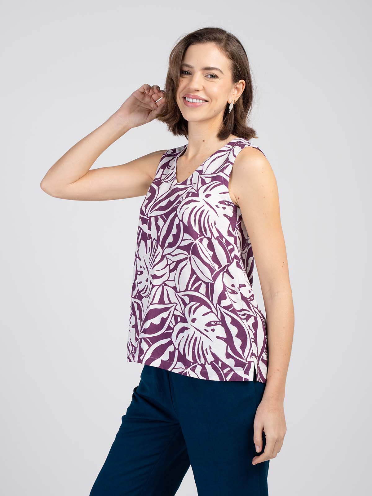 Printed Sleeveless Linen Top - Image 11