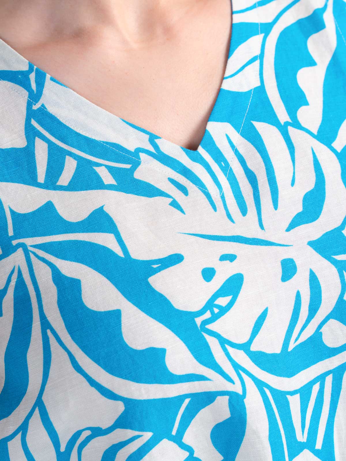 Printed Sleeveless Linen Top - Image 3
